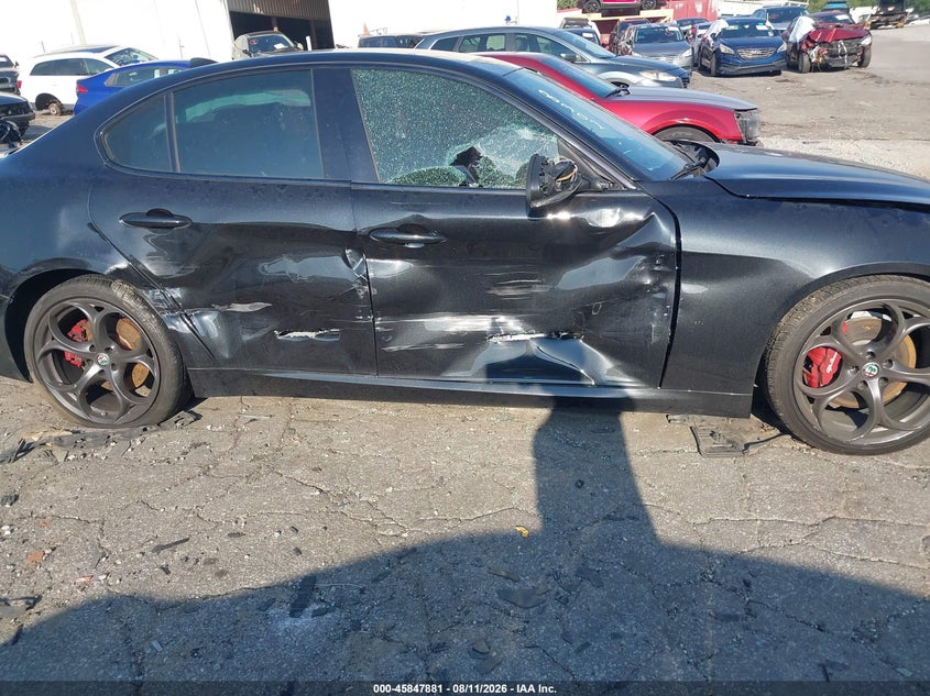2018 Alfa romeo Giulia VIN ZARFAECN7J7578302 IAAI salvage auction — RIGHT SIDE, Wait Title, sold $3,350 on 2026-09-10 (photo 6)