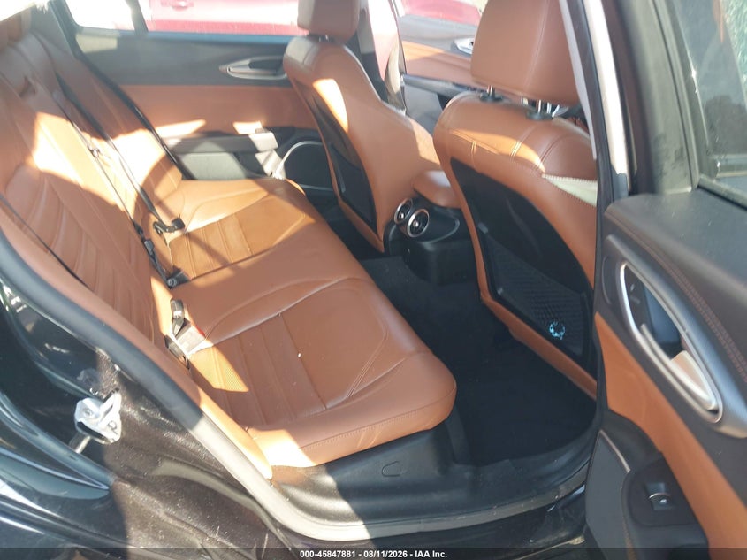 2018 Alfa romeo Giulia VIN ZARFAECN7J7578302 IAAI salvage auction — RIGHT SIDE, Wait Title, sold $3,350 on 2026-09-10 (photo 8)