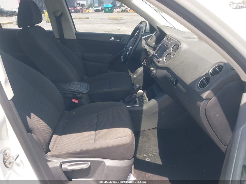 2015 Volkswagen Tiguan VIN WVGAV7AX7FW505321 IAAI salvage auction — NORMAL WEAR, Clear (Florida), sold $475 on 2026-08-18 (photo 5)