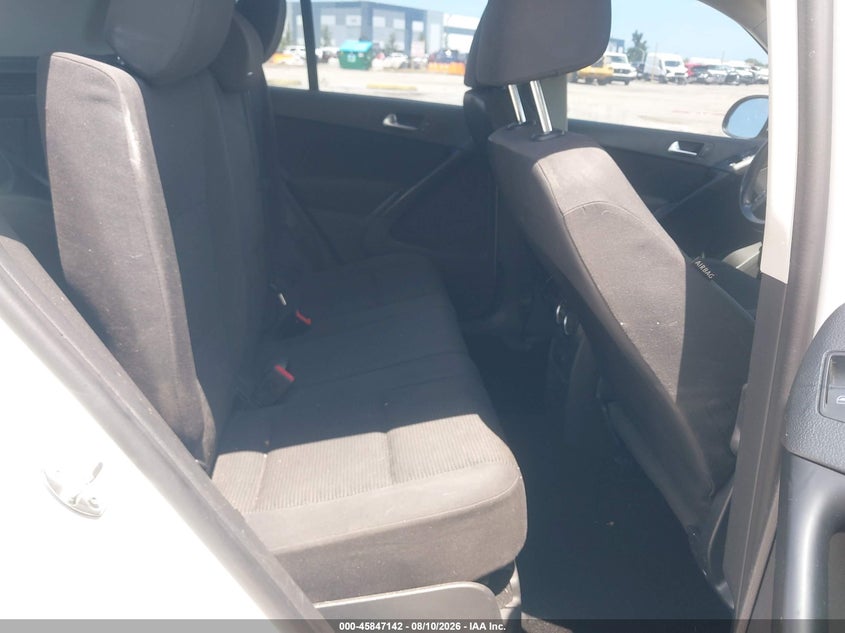 2015 Volkswagen Tiguan VIN WVGAV7AX7FW505321 IAAI salvage auction — NORMAL WEAR, Clear (Florida), sold $475 on 2026-08-18 (photo 8)