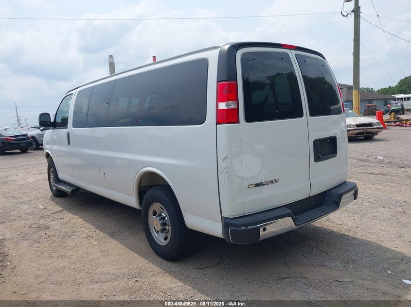 2025 Chevrolet Express VIN 1GAZGPFP4S1258284 IAAI salvage auction — FRONT END, Salvage Title, sold $23,850 on 2026-08-19 (photo 3)
