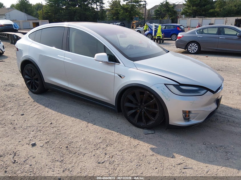 2017 Tesla Model x VIN 5YJXCDE27HF056165 — IAAI salvage auction photo