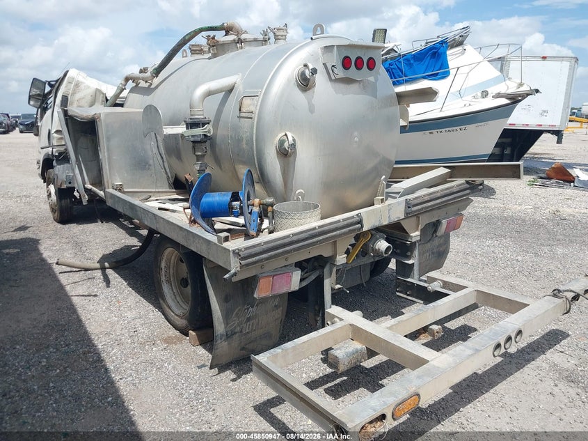 2016 Isuzu VIN 54DC4W1C3GS809046 IAAI salvage auction — ROLLOVER, Salvage (Texas), sold $3,500 on 2026-09-08 (photo 3)