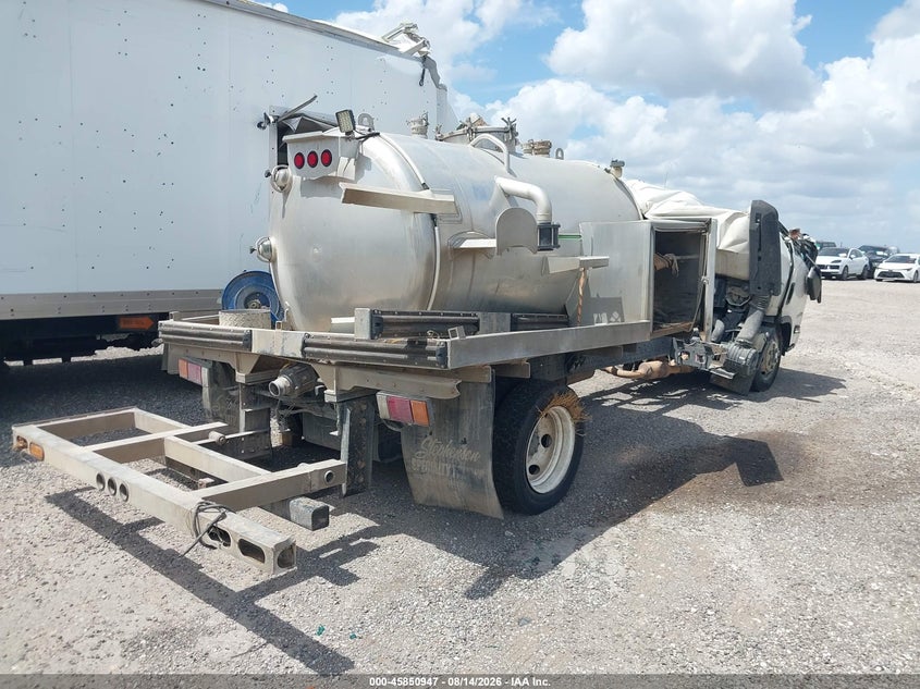 2016 Isuzu VIN 54DC4W1C3GS809046 IAAI salvage auction — ROLLOVER, Salvage (Texas), sold $3,500 on 2026-09-08 (photo 4)