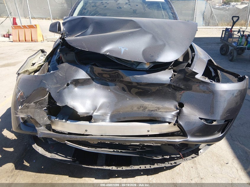 2024 Tesla Model y VIN 7SAYGDEE8RA237067 IAAI salvage auction — FRONT END, Wait Title, sold $9,025 on 2026-09-02 (photo 6)