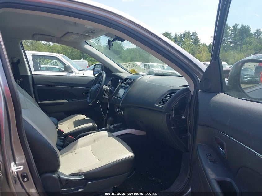 2014 Mitsubishi Outlander VIN 4A4AR4AU4EE004204 IAAI salvage auction — FRONT & REAR, Salvage Title, sold $1,050 on 2026-10-02 (photo 5)