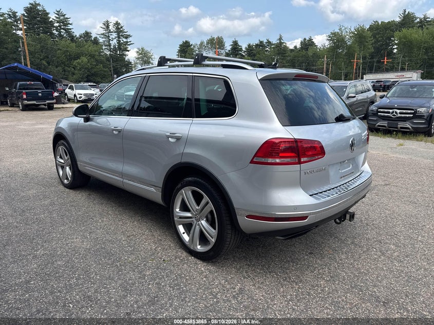 2017 Volkswagen Touareg VIN WVGGF7BP8HD001557 IAAI salvage auction — NORMAL WEAR, Salvage Title, sold $7,000 on 2026-09-23 (photo 3)