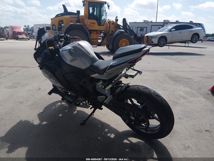 2025 Kawasaki Zx VIN ML5ZXCS18SDA42368 IAAI salvage auction — FRONT END, Salvage (Texas), sold $2,600 on 2026-09-03 (photo 3)