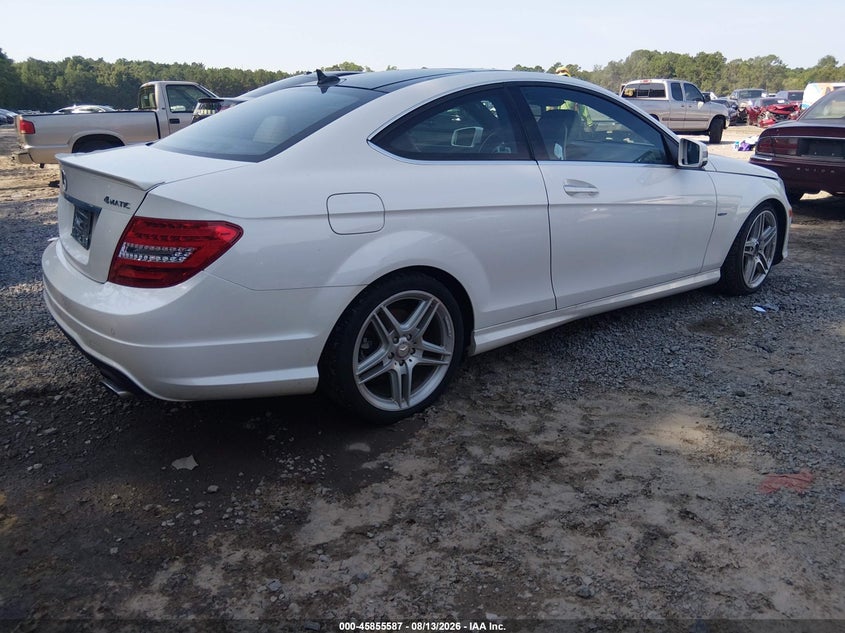 2012 Mercedes-benz C-klasse VIN WDDGJ8JB1CF894883 IAAI salvage auction — NORMAL WEAR, Original (Ohio), sold $675 on 2026-08-18 (photo 4)