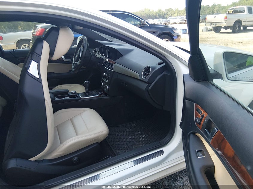 2012 Mercedes-benz C-klasse VIN WDDGJ8JB1CF894883 IAAI salvage auction — NORMAL WEAR, Original (Ohio), sold $675 on 2026-08-18 (photo 5)