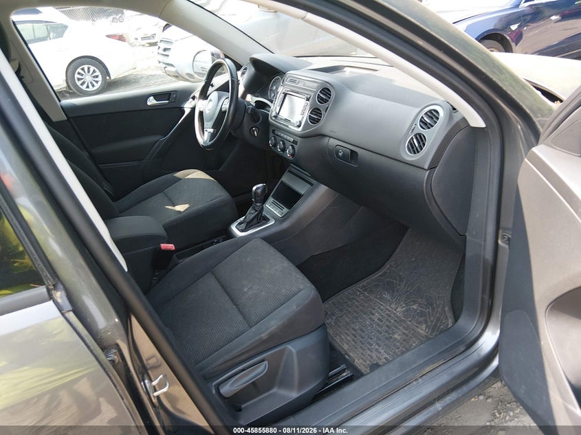 2015 Volkswagen Tiguan VIN WVGBV7AX9FW615419 IAAI salvage auction — NORMAL WEAR, Clear (Massachusetts), sold $400 on 2026-08-18 (photo 5)
