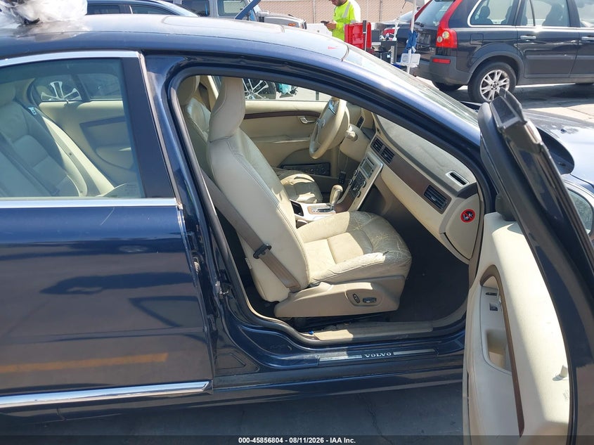 2011 Volvo S80 VIN YV1940ASXB1135733 IAAI salvage auction — NORMAL WEAR, Clear - Dealer Only (California), sold $125 on 2026-08-17 (photo 5)