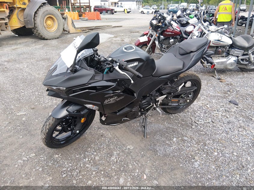 2026 Kawasaki Ninja VIN ML5EXGH14TDA92666 IAAI salvage auction — RIGHT SIDE, Salvage Title, sold $2,150 on 2026-09-16 (photo 2)
