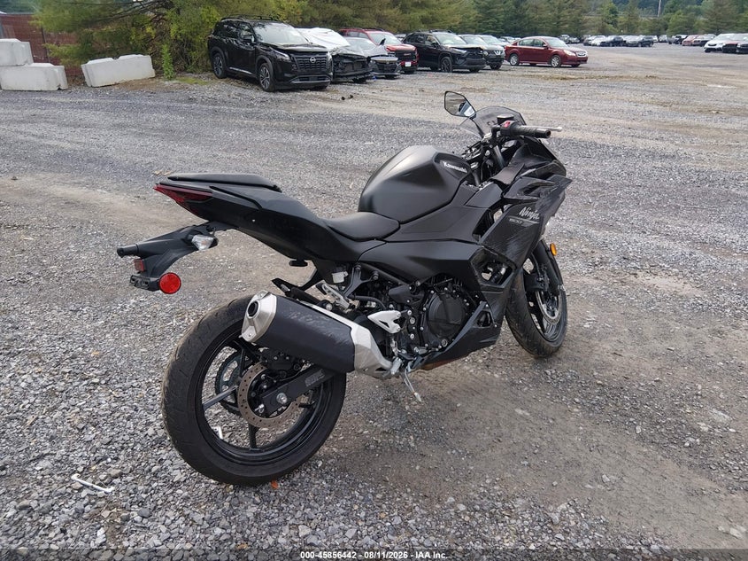 2026 Kawasaki Ninja VIN ML5EXGH14TDA92666 IAAI salvage auction — RIGHT SIDE, Salvage Title, sold $2,150 on 2026-09-16 (photo 4)