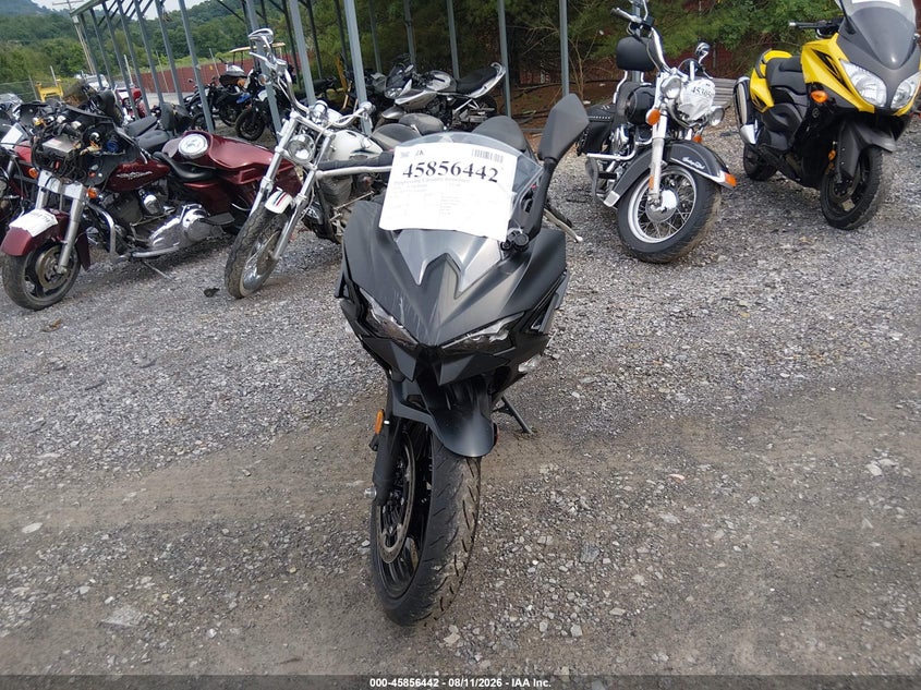 2026 Kawasaki Ninja VIN ML5EXGH14TDA92666 IAAI salvage auction — RIGHT SIDE, Salvage Title, sold $2,150 on 2026-09-16 (photo 5)