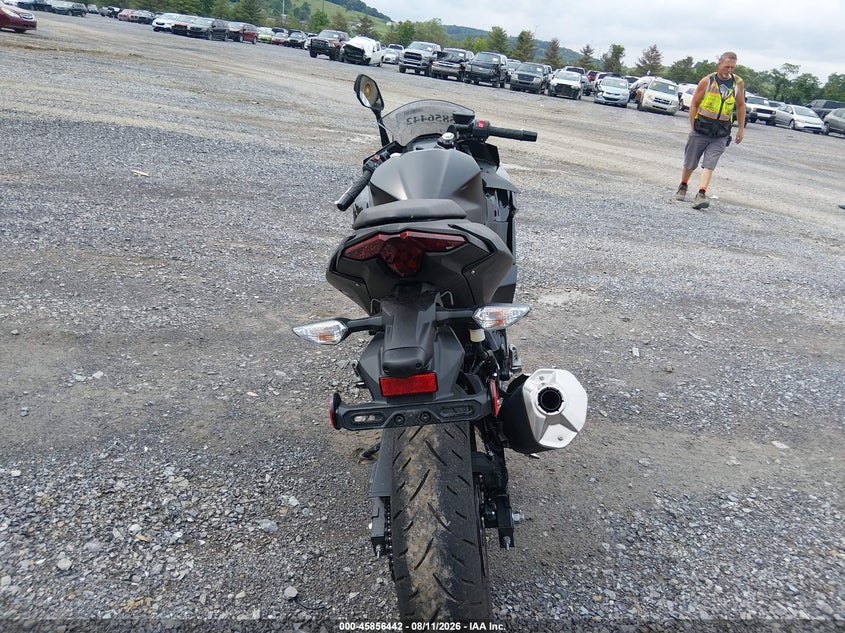 2026 Kawasaki Ninja VIN ML5EXGH14TDA92666 IAAI salvage auction — RIGHT SIDE, Salvage Title, sold $2,150 on 2026-09-16 (photo 6)