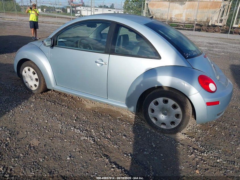 2010 Volkswagen Beetle VIN 3VWPG3AGXAM017441 IAAI salvage auction — NORMAL WEAR, Clear (North Carolina), sold $750 on 2026-09-03 (photo 3)