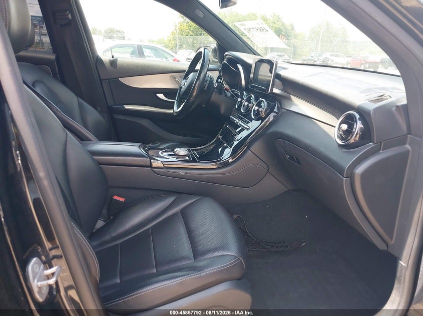 2017 Mercedes-benz Glc VIN WDC0G4KB7HF149543 IAAI salvage auction — RIGHT SIDE, Salvage Title, sold $5,700 on 2026-08-26 (photo 5)