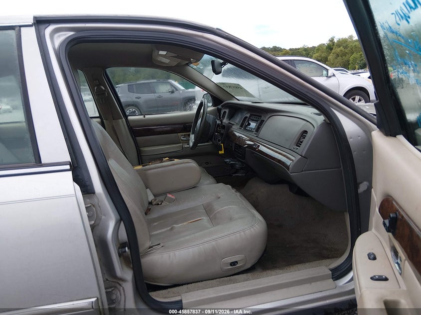 2007 Mercury Grand marquis VIN 2MEFM75V67X623502 IAAI salvage auction — NORMAL WEAR, Clear (Alabama), sold $250 on 2026-09-17 (photo 5)