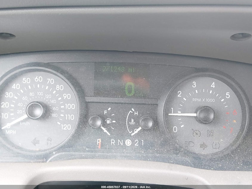 2007 Mercury Grand marquis VIN 2MEFM75V67X623502 IAAI salvage auction — NORMAL WEAR, Clear (Alabama), sold $250 on 2026-09-17 (photo 7)