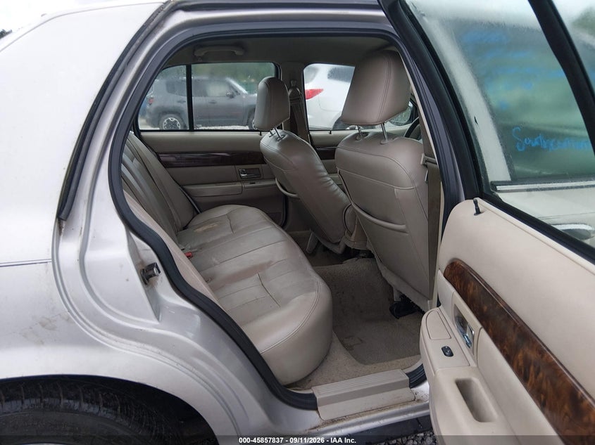 2007 Mercury Grand marquis VIN 2MEFM75V67X623502 IAAI salvage auction — NORMAL WEAR, Clear (Alabama), sold $250 on 2026-09-17 (photo 8)