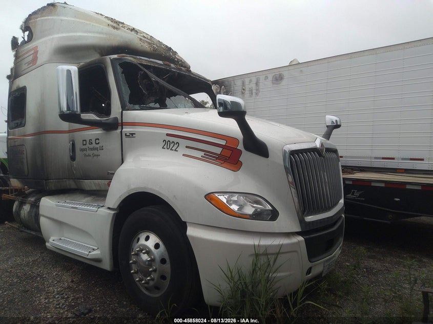 2022 International VIN 3HSDZTZRXNN355788 IAAI salvage auction — EXTERIOR BURN, Salvage Title, sold $5,000 on 2026-09-19 (photo 1)