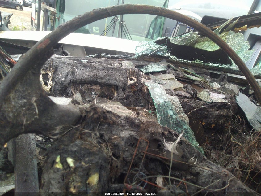2022 International VIN 3HSDZTZRXNN355788 IAAI salvage auction — EXTERIOR BURN, Salvage Title, sold $5,000 on 2026-09-19 (photo 6)