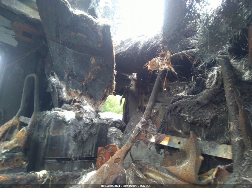 2022 International VIN 3HSDZTZRXNN355788 IAAI salvage auction — EXTERIOR BURN, Salvage Title, sold $5,000 on 2026-09-19 (photo 7)
