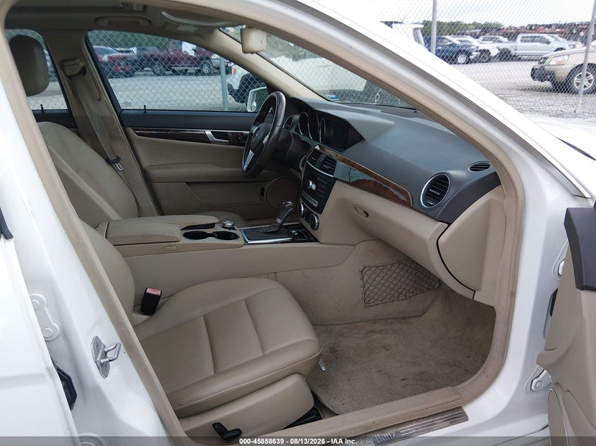 2013 Mercedes-benz C-klasse VIN WDDGF8AB0DR298553 IAAI salvage auction — NORMAL WEAR, Clear (Georgia), sold $700 on 2026-08-21 (photo 5)
