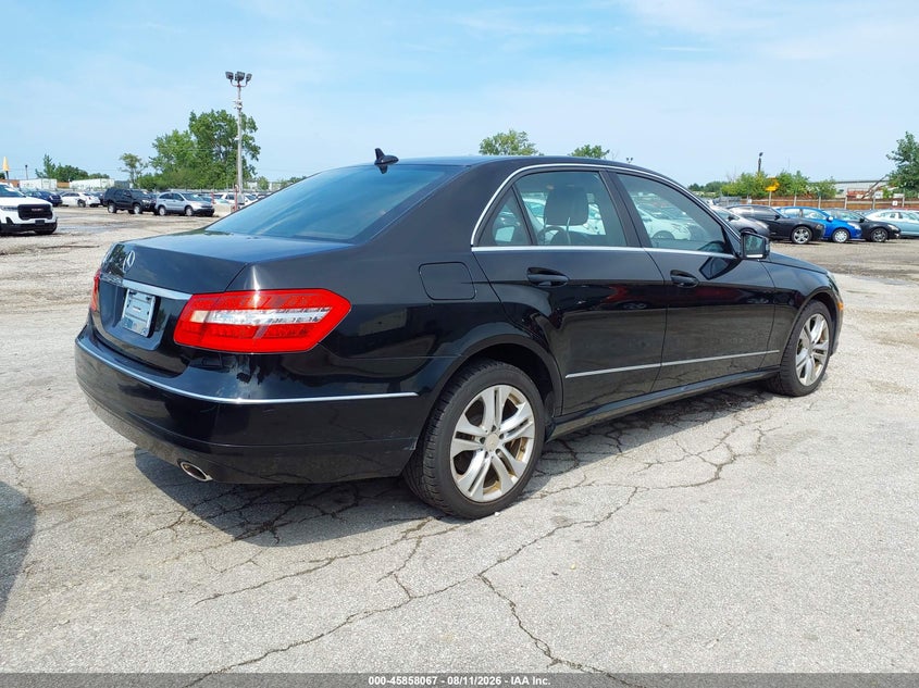 2011 Mercedes-benz E-class VIN WDDHF5GB8BA266309 IAAI salvage auction — NORMAL WEAR, Clear (Illinois), sold $1,125 on 2026-08-17 (photo 4)