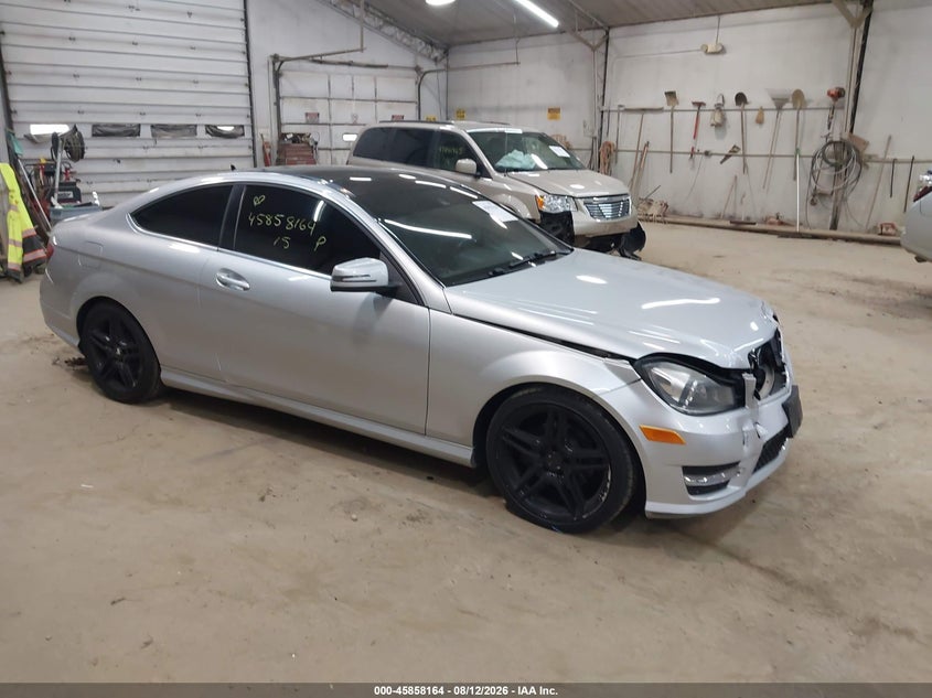 2015 Mercedes-Benz C-Class VIN WDDGJ4HB5FG392679 IAAI salvage auction — FRONT END, Wait Title, sold $350 on 2026-09-26 (photo 1)