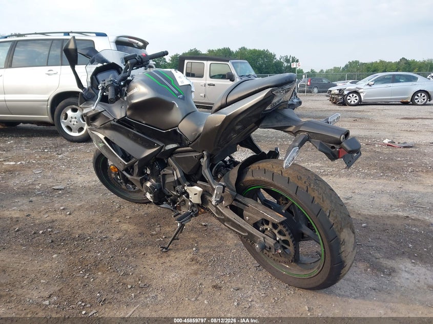 2024 Kawasaki Ninja VIN ML5EXER16RDAD5263 IAAI salvage auction — LEFT & RIGHT, Salvage Title, sold $1,800 on 2026-09-19 (photo 3)
