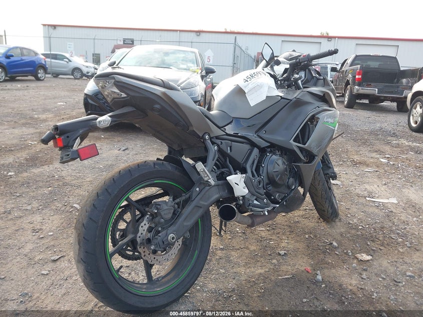 2024 Kawasaki Ninja VIN ML5EXER16RDAD5263 IAAI salvage auction — LEFT & RIGHT, Salvage Title, sold $1,800 on 2026-09-19 (photo 4)