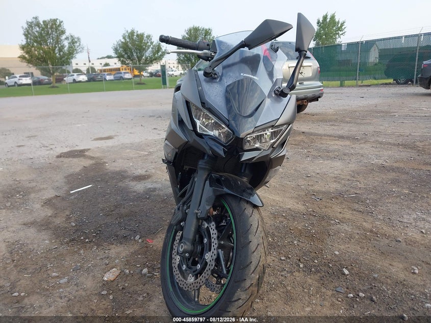 2024 Kawasaki Ninja VIN ML5EXER16RDAD5263 IAAI salvage auction — LEFT & RIGHT, Salvage Title, sold $1,800 on 2026-09-19 (photo 5)