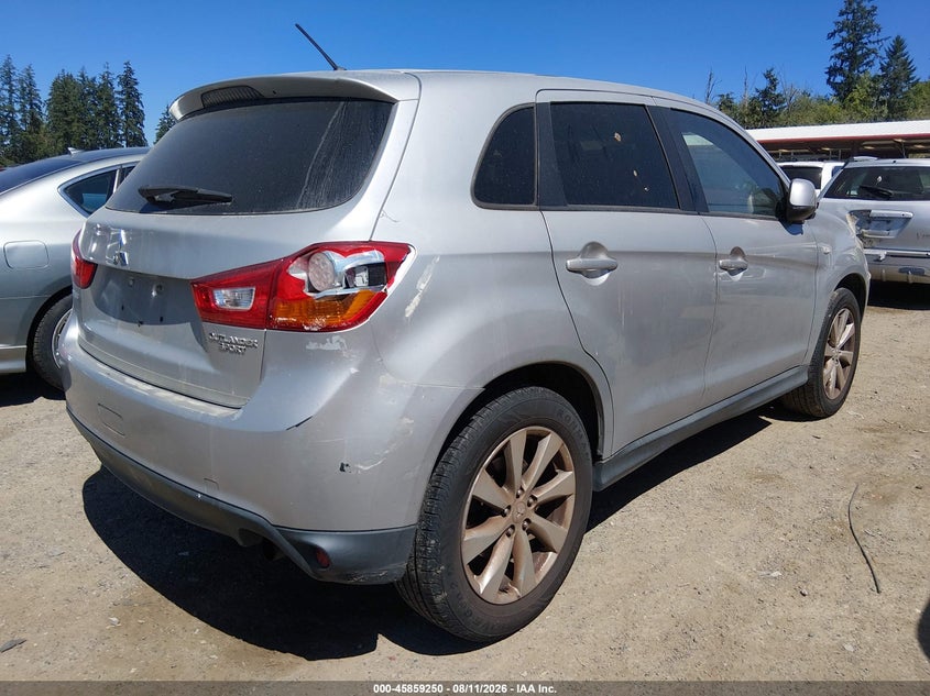2014 Mitsubishi Outlander VIN 4A4AP3AU4EE003859 IAAI salvage auction — NORMAL WEAR, Clear (Washington), sold $325 on 2026-08-28 (photo 4)