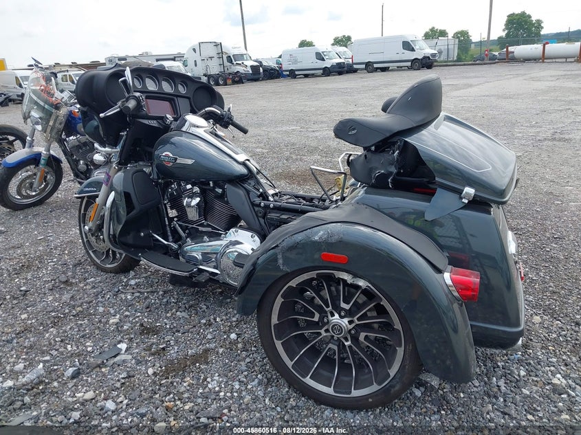 2025 Harley-davidson Tri glide ultra VIN 1HD1MAF18SB855324 IAAI salvage auction — LEFT SIDE, Salvage (Pennsylvania), sold $13,350 on 2026-09-10 (photo 3)
