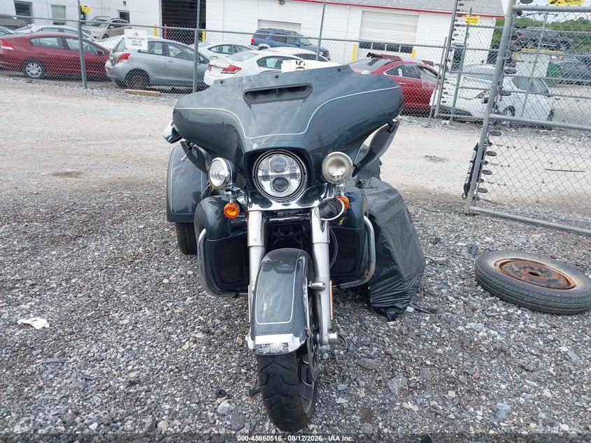 2025 Harley-davidson Tri glide ultra VIN 1HD1MAF18SB855324 IAAI salvage auction — LEFT SIDE, Salvage (Pennsylvania), sold $13,350 on 2026-09-10 (photo 5)