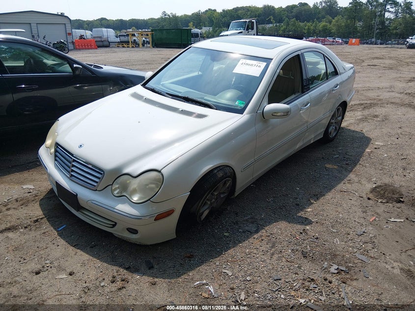 2007 Mercedes-benz C class VIN WDBRF92H57F913985 IAAI salvage auction — NORMAL WEAR, Clear (Virginia), sold $300 on 2026-08-13 (photo 2)