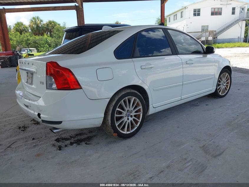 2011 Volvo S40 VIN YV1672MS4B2550669 IAAI salvage auction — NORMAL WEAR, Clear (Florida), sold $75 on 2026-08-18 (photo 4)