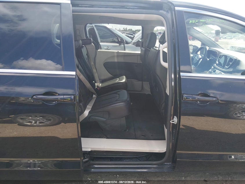 2023 Chrysler Pacifica VIN 2C4RC1BG2PR620685 IAAI salvage auction — FRONT END, Salvage Title, sold $11,300 on 2026-08-20 (photo 8)