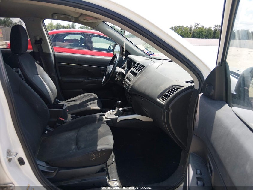 2013 Mitsubishi Outlander VIN 4A4AP3AU2DE015927 IAAI salvage auction — REPOSSESSION, Salvage Title, sold $1,600 on 2026-09-04 (photo 5)