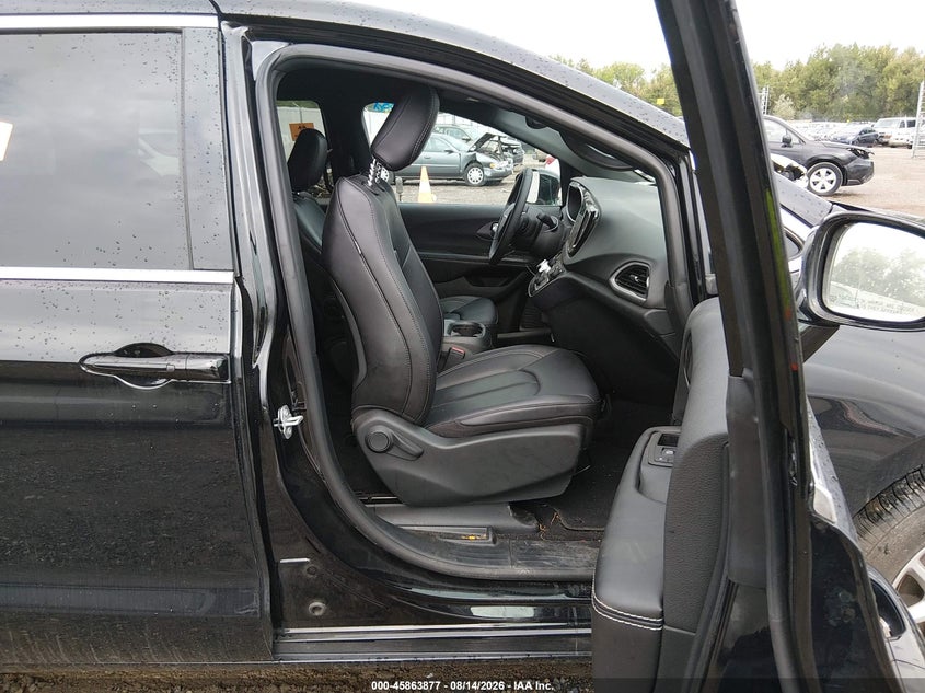 2026 Chrysler Pacifica VIN 2C4RC1BG5TR205063 IAAI salvage auction — NORMAL WEAR, Enterprise Vehicles Clear Only (Illinois), sold $12,200 on 2026-08-19 (photo 5)