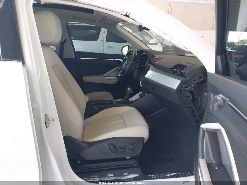 2021 Audi Q3 VIN WA1DECF37M1131586 IAAI salvage auction — REAR END, Wait Title, sold $8,200 on 2026-09-05 (photo 5)