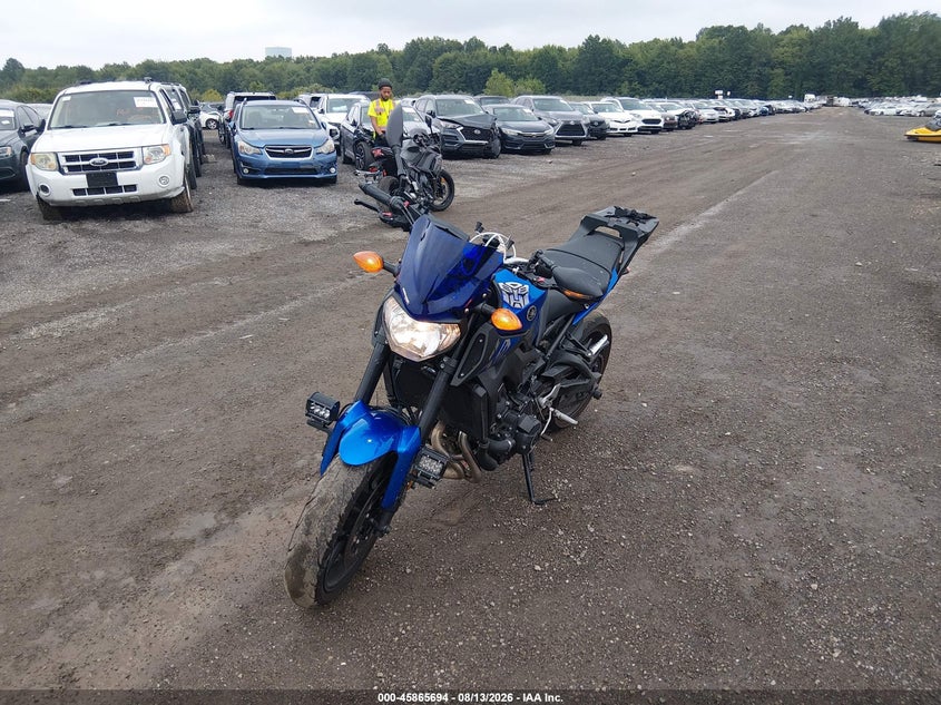 2016 Yamaha Fz VIN JYARN33E8GA009384 IAAI salvage auction — SIDE, Wait Title, sold $3,250 on 2026-08-25 (photo 2)