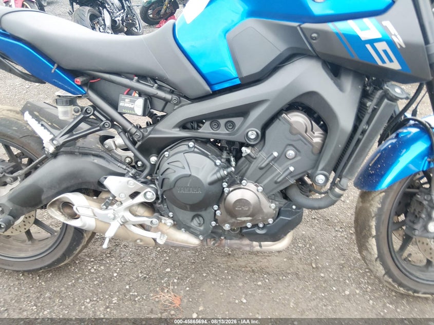 2016 Yamaha Fz VIN JYARN33E8GA009384 IAAI salvage auction — SIDE, Wait Title, sold $3,250 on 2026-08-25 (photo 8)