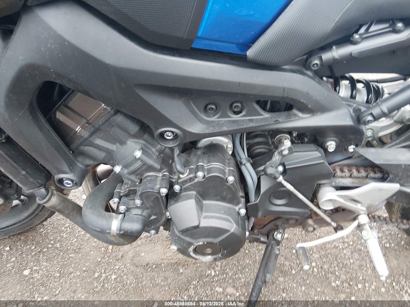 2016 Yamaha Fz VIN JYARN33E8GA009384 IAAI salvage auction — SIDE, Wait Title, sold $3,250 on 2026-08-25 (photo 9)