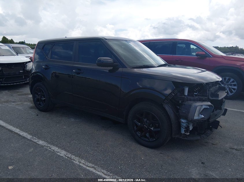2021 Kia Soul VIN KNDJ23AU8M7748557 IAAI salvage auction — FRONT END, Salvage Title, sold $1,800 on 2026-08-22 (photo 1)