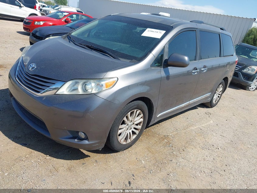 2017 Toyota Sienna VIN 5TDYZ3DC6HS894125 IAAI salvage auction — NORMAL WEAR, Salvage Title, sold $10,000 on 2026-08-20 (photo 2)