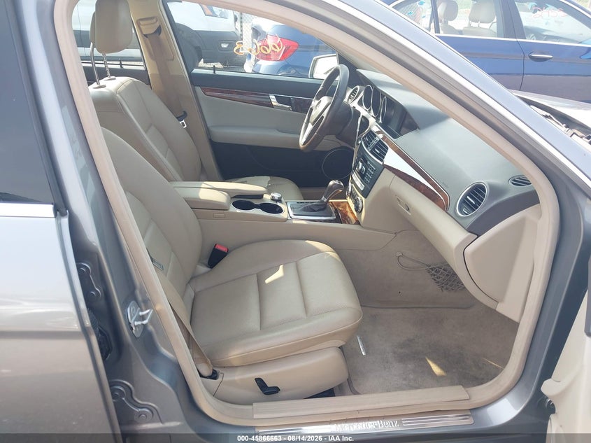 2013 Mercedes-benz C class VIN WDDGF8AB4DA786161 IAAI salvage auction — NORMAL WEAR, Clear (Pennsylvania), sold $1,000 on 2026-08-19 (photo 5)