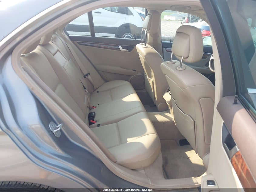 2013 Mercedes-benz C class VIN WDDGF8AB4DA786161 IAAI salvage auction — NORMAL WEAR, Clear (Pennsylvania), sold $1,000 on 2026-08-19 (photo 8)